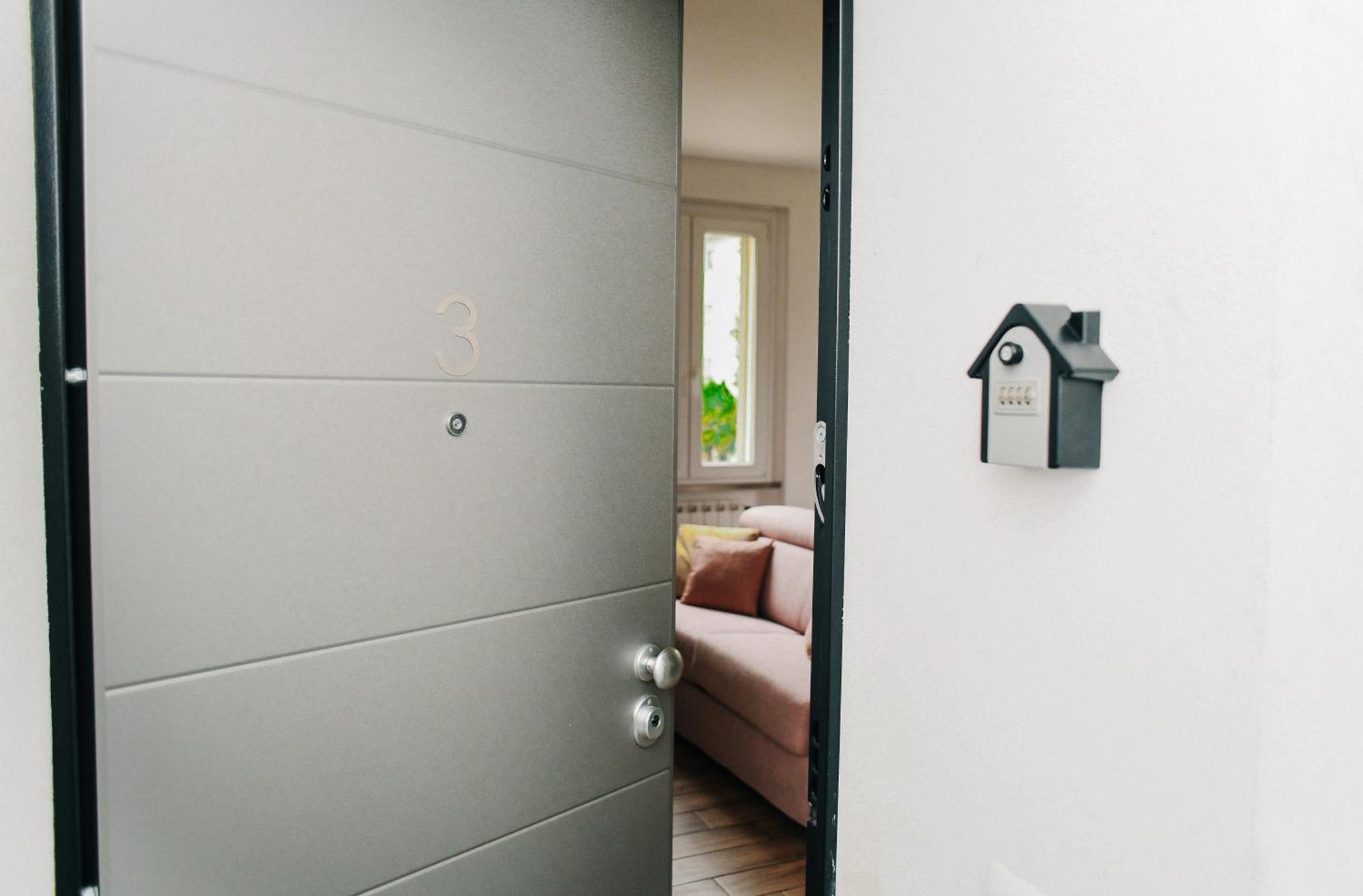 Lora Diamond Suite ,Free Parking, Self Check In,3 Como Eksteriør bilde